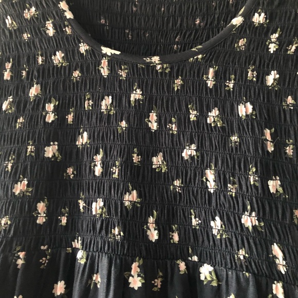 XS Black Floral American Eagle Top - Picture 2 of 5